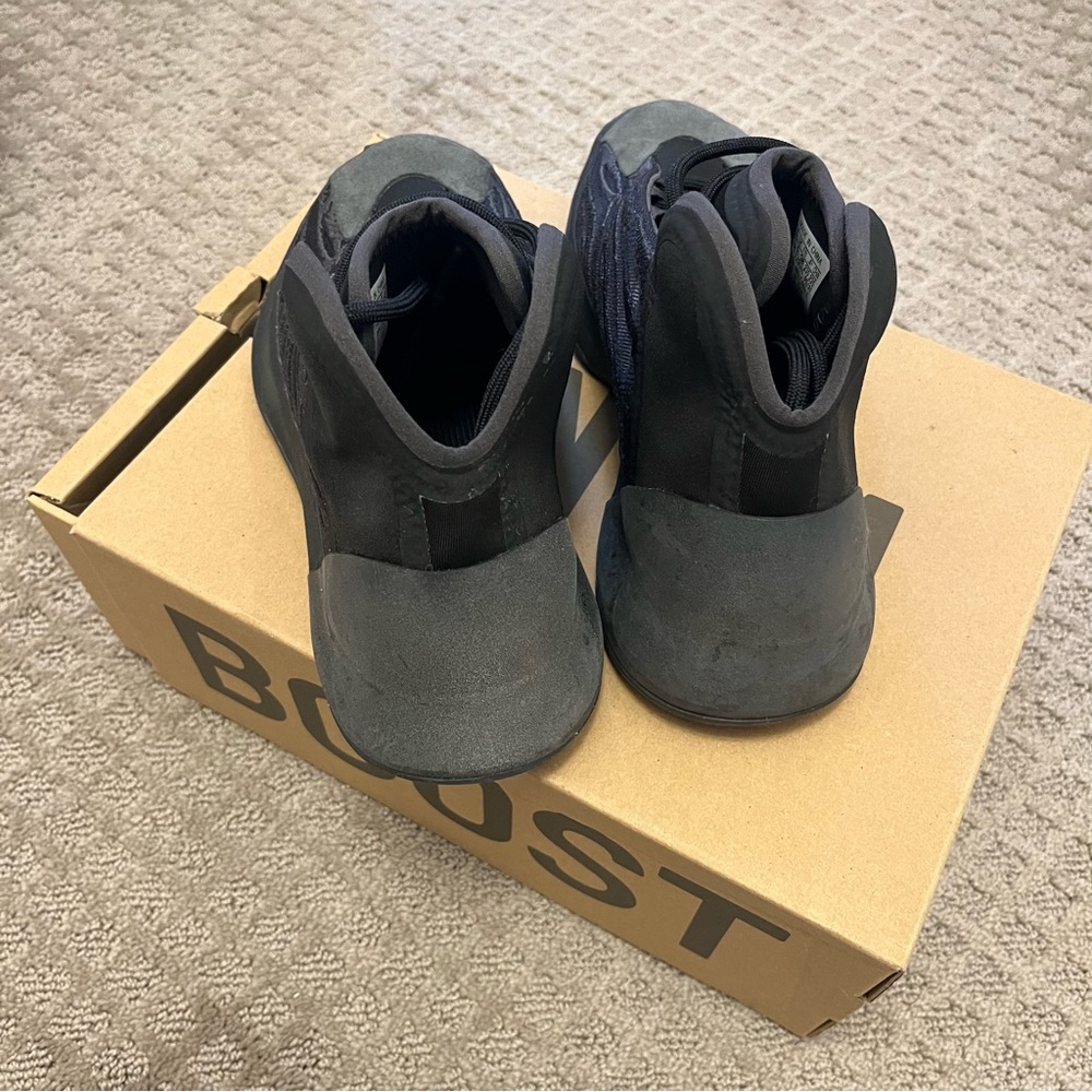 Yeezy Quantum Onyx - Gem